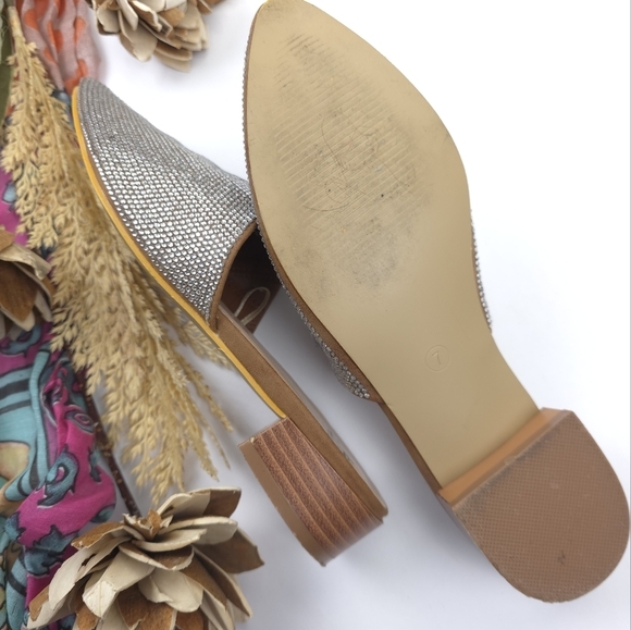 🔴 Bisou Bisou Elegant Silver Women's Mules Sz 7 - Picture 10 of 10